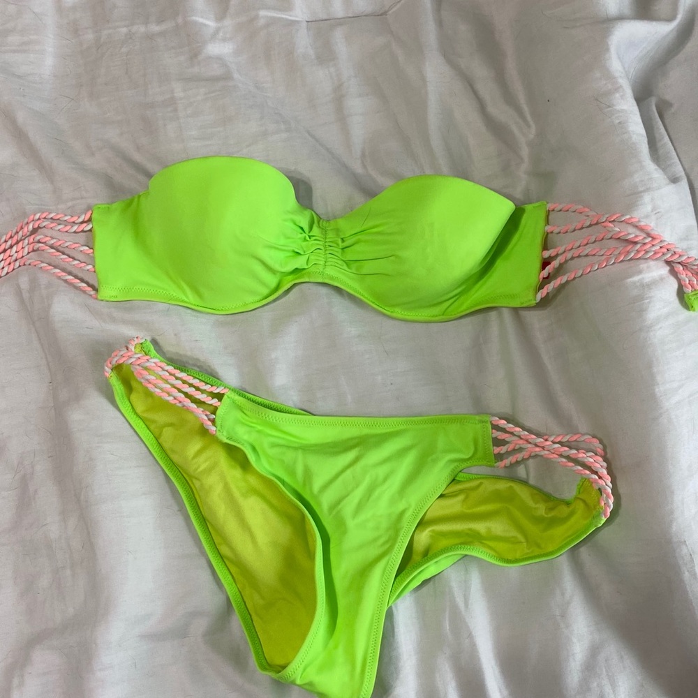 Neon green VS bikini